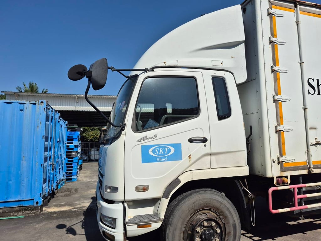 MITSUBISHI FUSO FM 240แรงม้า รถบรรทุก 6ล้อ ตู้แห้ง ฿ 500,000 - ปี2551 เลขไมล์น้อยกว่า 500,000 กม. MITSUBISHI FUSO FM 240แรงม้า รถบรรทุก 6ล้อ ตู้แห้ง ฿ 500,000 - ปี2551 เลขไมล์น้อยกว่า 500,000 กม.