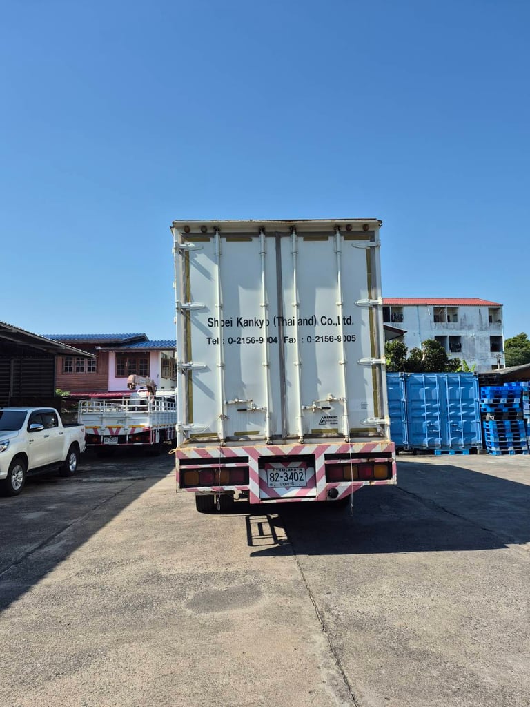MITSUBISHI FUSO FM 240แรงม้า รถบรรทุก 6ล้อ ตู้แห้ง ฿ 500,000 - ปี2551 เลขไมล์น้อยกว่า 500,000 กม. MITSUBISHI FUSO FM 240แรงม้า รถบรรทุก 6ล้อ ตู้แห้ง ฿ 500,000 - ปี2551 เลขไมล์น้อยกว่า 500,000 กม.