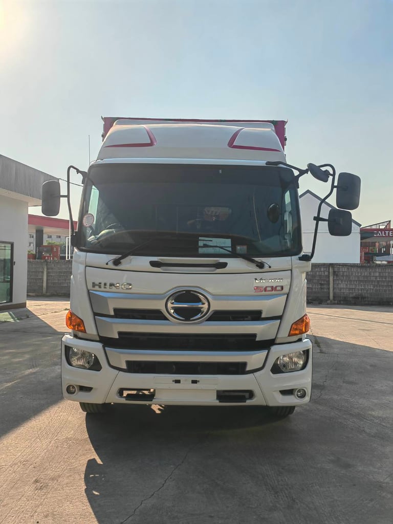 HINO FG 240แรงม้า รถบรรทุก 6ล้อ ตู้แห้ง ปี2018