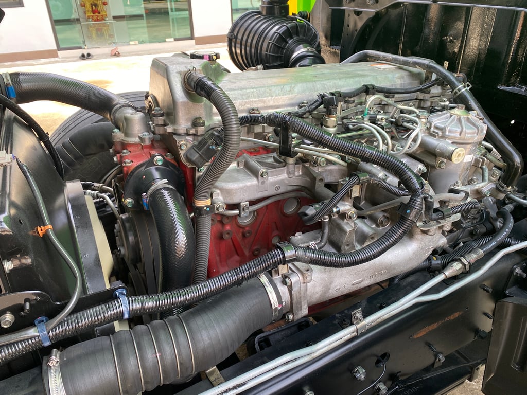 HINO FG 212แรงม้า รถบรรทุก 6ล้อ ตู้แห้ง ปี2013