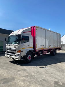 HINO FG 240แรงม้า รถบรรทุก 6ล้อ ตู้แห้ง ปี2018