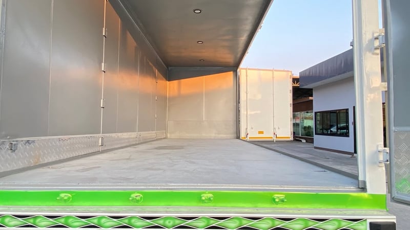 HINO FG 212แรงม้า รถบรรทุก 6ล้อ ตู้แห้ง ปี2012