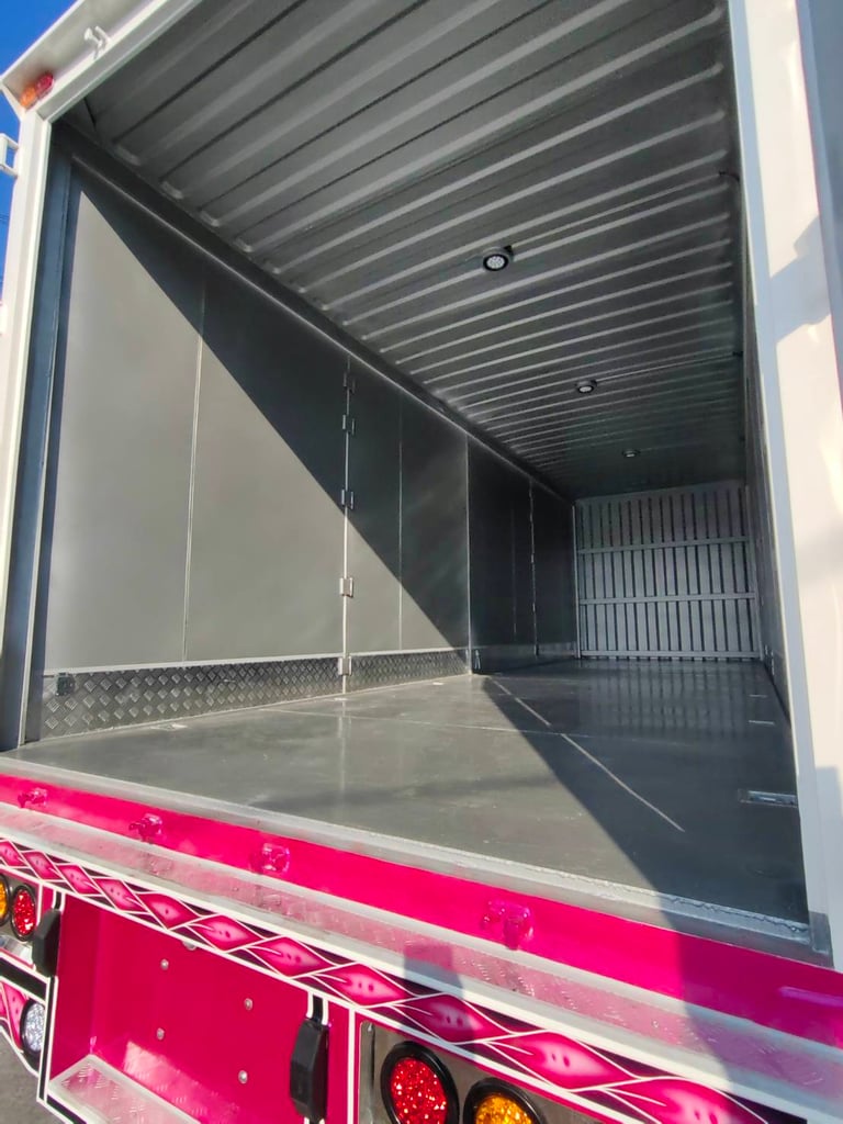 HINO FG 240แรงม้า รถบรรทุก 6ล้อ ตู้แห้ง ปี2018