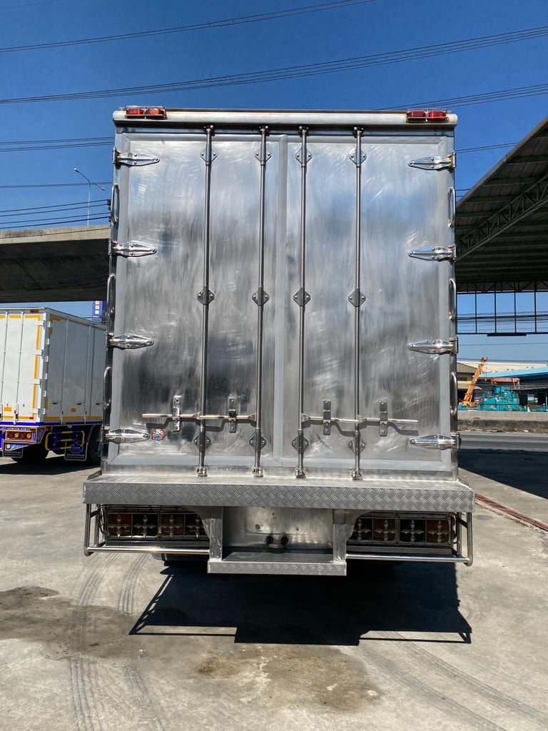 ISUZU FVM 240แรงม้า รถบรรทุก 10ล้อ ตู้เย็น ปี2017
