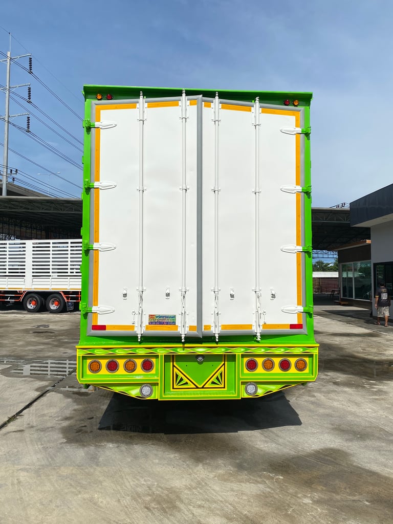 HINO FG 212แรงม้า รถบรรทุก 6ล้อ ตู้แห้ง ปี2013