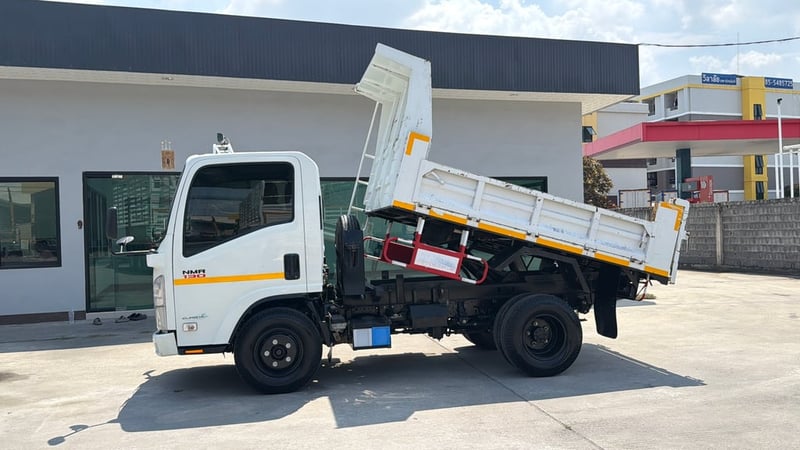 ISUZU NMR 130แรงม้า รถบรรทุก 6ล้อ ดั้มพ์ ไมล์32,xxx กม.
