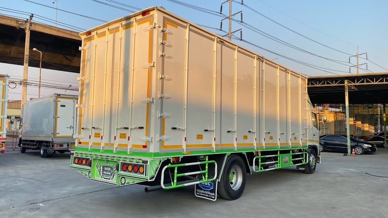 HINO FG 212แรงม้า รถบรรทุก 6ล้อ ตู้แห้ง ปี2012