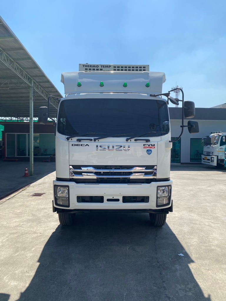 ISUZU FVM 240แรงม้า รถบรรทุก 10ล้อ ตู้เย็น ปี2017