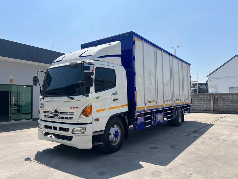 HINO FG 212แรงม้า รถบรรทุก 6ล้อ ตู้แห้ง ปี2013