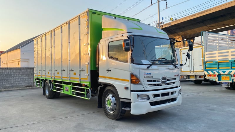 HINO FG 212แรงม้า รถบรรทุก 6ล้อ ตู้แห้ง ปี2012