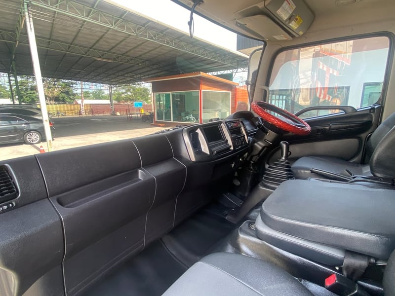 HINO FG 212แรงม้า รถบรรทุก 6ล้อ ตู้แห้ง ปี2013 HINO FG 212แรงม้า รถบรรทุก 6ล้อ ตู้แห้ง ปี2013