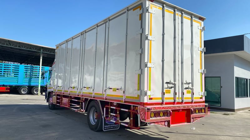 Mega 500 รถ 6 ล้อ ตู้ 10 บาน 