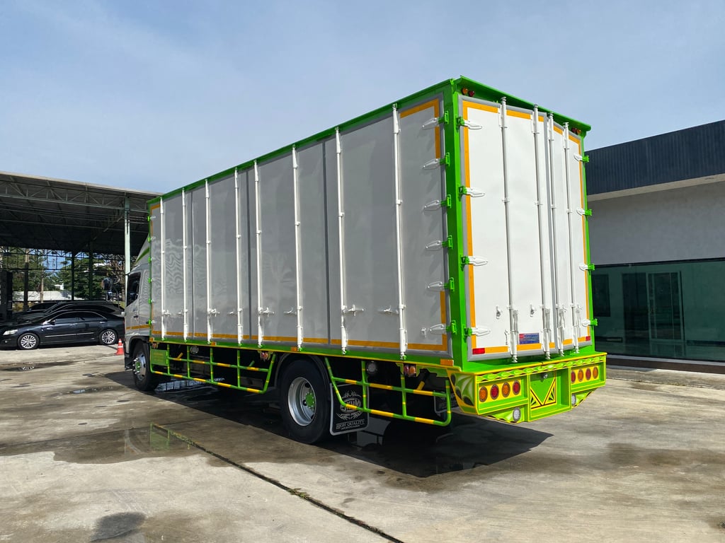 HINO FG 212แรงม้า รถบรรทุก 6ล้อ ตู้แห้ง ปี2013