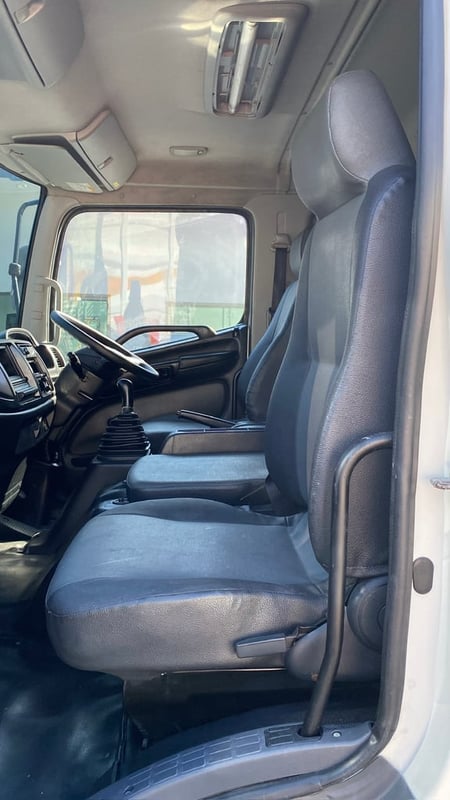 Mega 500 รถ 6 ล้อ ตู้ 10 บาน 