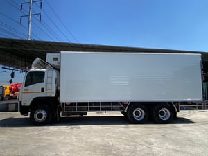 ISUZU FVM 240แรงม้า รถบรรทุก 10ล้อ ตู้เย็น ปี2017