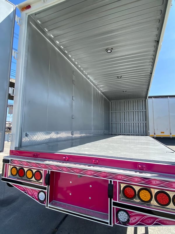 HINO FG 240แรงม้า รถบรรทุก 6ล้อ ตู้แห้ง ปี2018