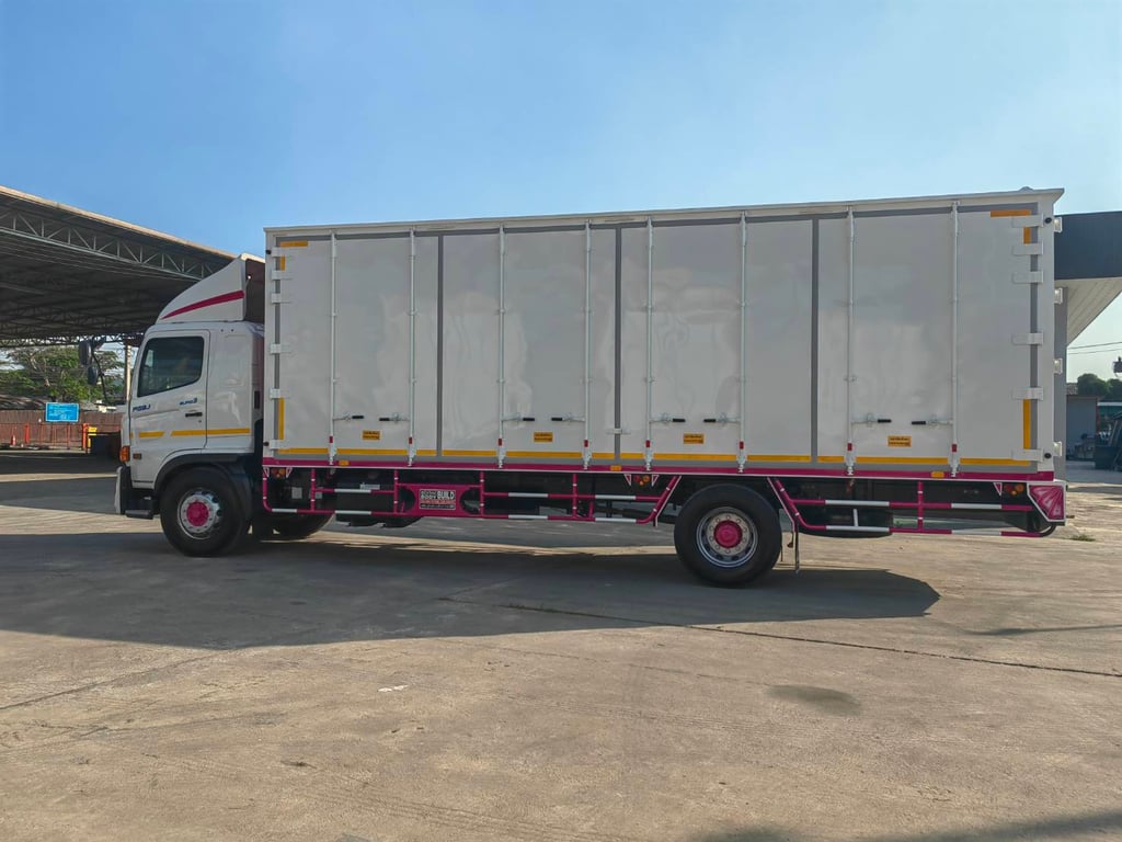 HINO FG 240แรงม้า รถบรรทุก 6ล้อ ตู้แห้ง ปี2018