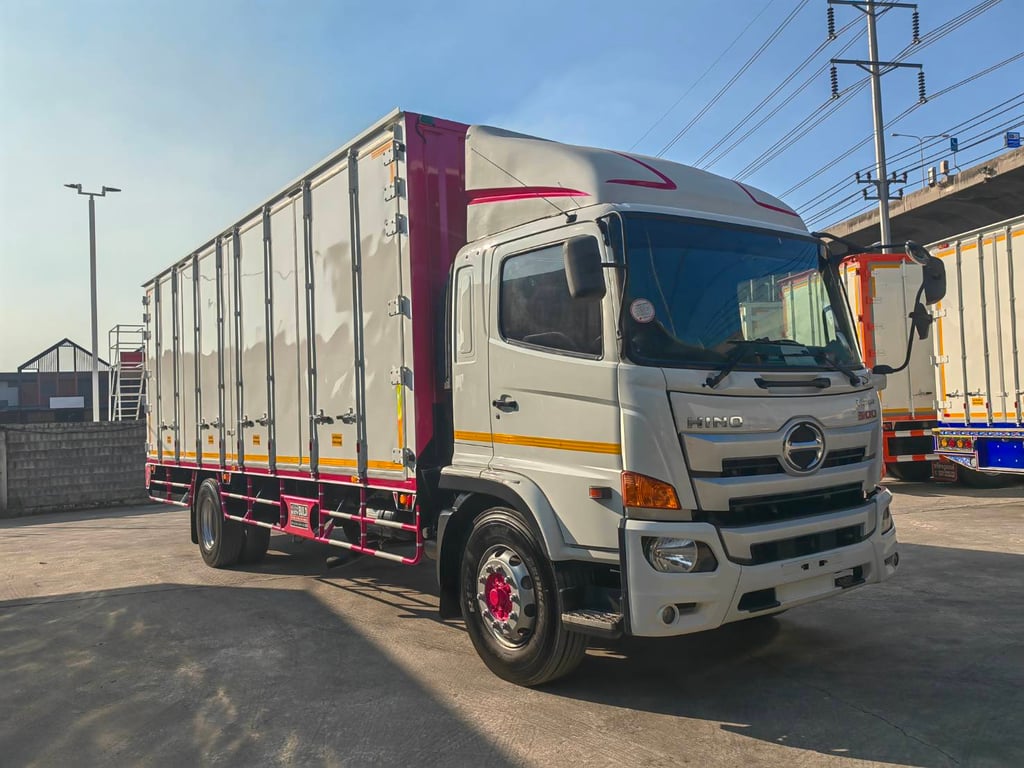 HINO FG 240แรงม้า รถบรรทุก 6ล้อ ตู้แห้ง ปี2018