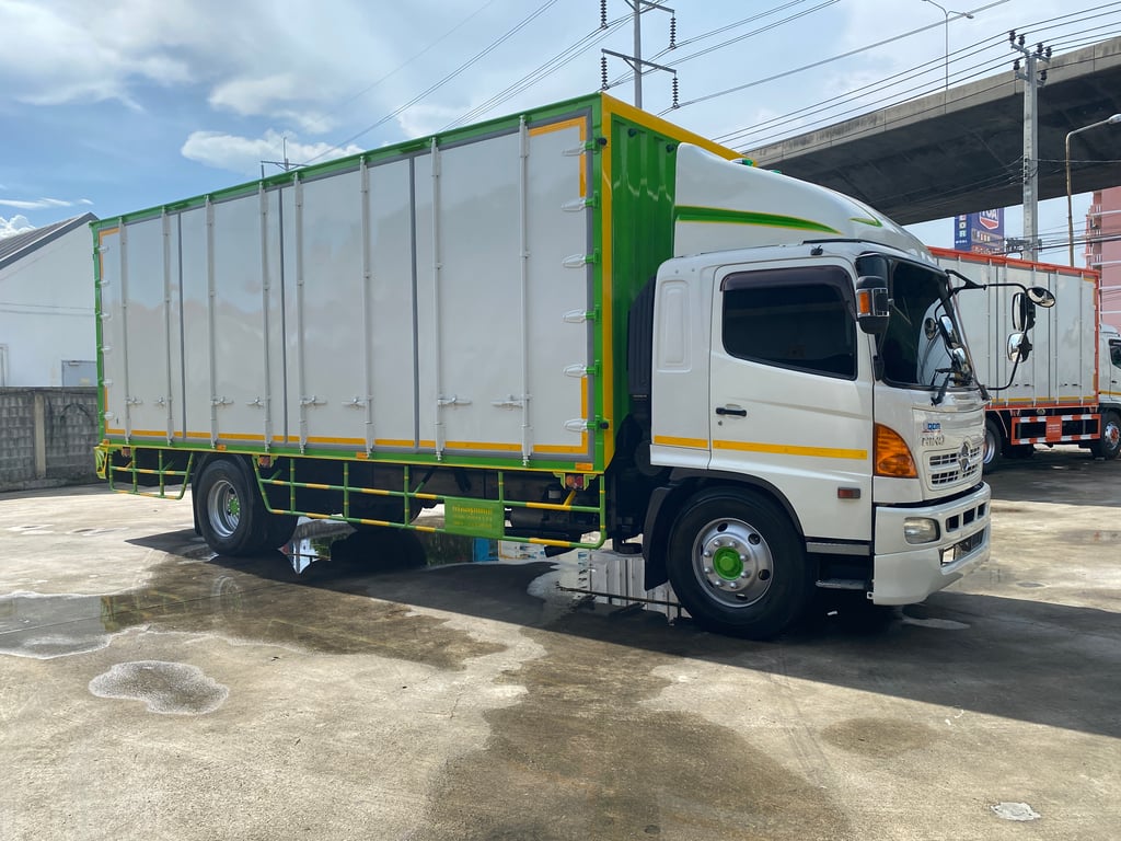 HINO FG 212แรงม้า รถบรรทุก 6ล้อ ตู้แห้ง ปี2013