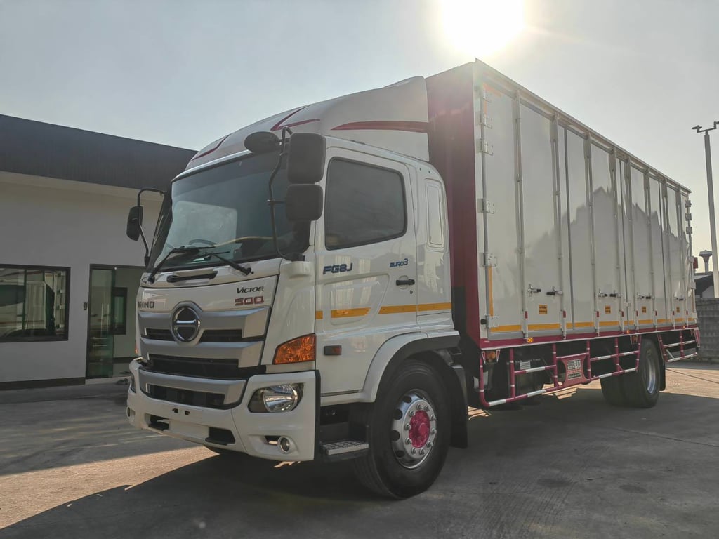 HINO FG 240แรงม้า รถบรรทุก 6ล้อ ตู้แห้ง ปี2018