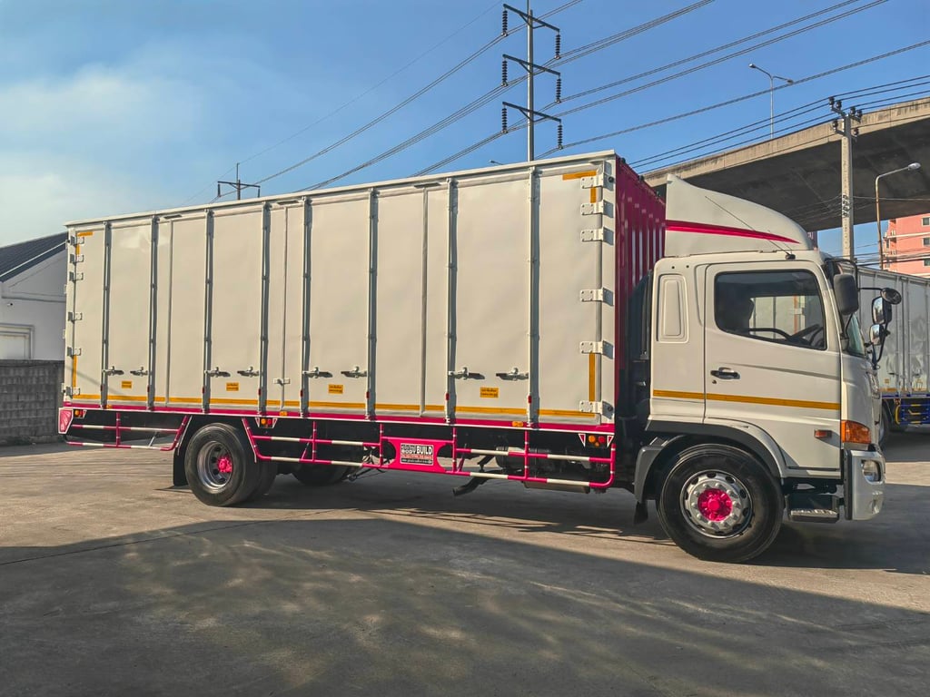 HINO FG 240แรงม้า รถบรรทุก 6ล้อ ตู้แห้ง ปี2018