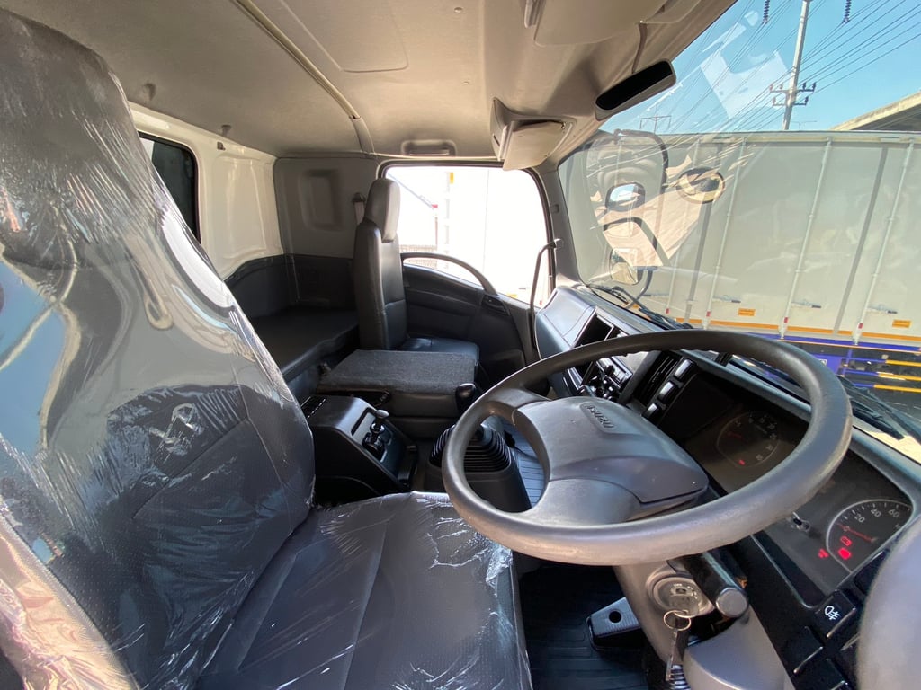 ISUZU FVM 240แรงม้า รถบรรทุก 10ล้อ ตู้เย็น ปี2017