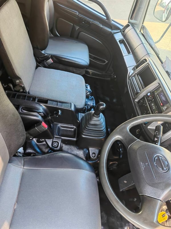 HINO FG 240แรงม้า รถบรรทุก 6ล้อ ตู้แห้ง ปี2018