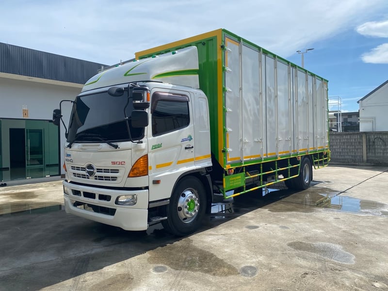 HINO FG 212แรงม้า รถบรรทุก 6ล้อ ตู้แห้ง ปี2013