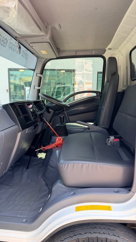 ISUZU NMR 130แรงม้า รถบรรทุก 6ล้อ ดั้มพ์ ไมล์32,xxx กม.