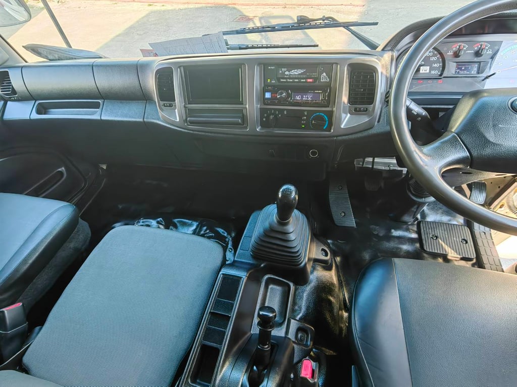 HINO FG 240แรงม้า รถบรรทุก 6ล้อ ตู้แห้ง ปี2018