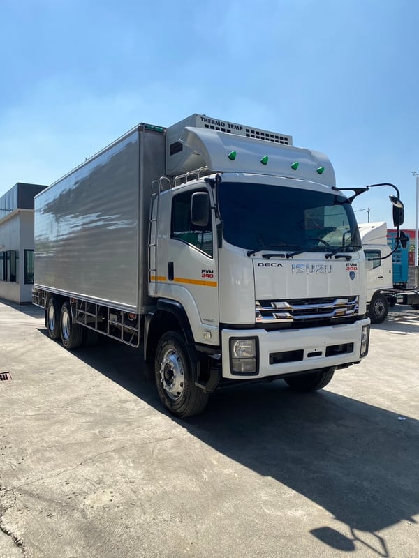 ISUZU FVM 240แรงม้า รถบรรทุก 10ล้อ ตู้เย็น ปี2017