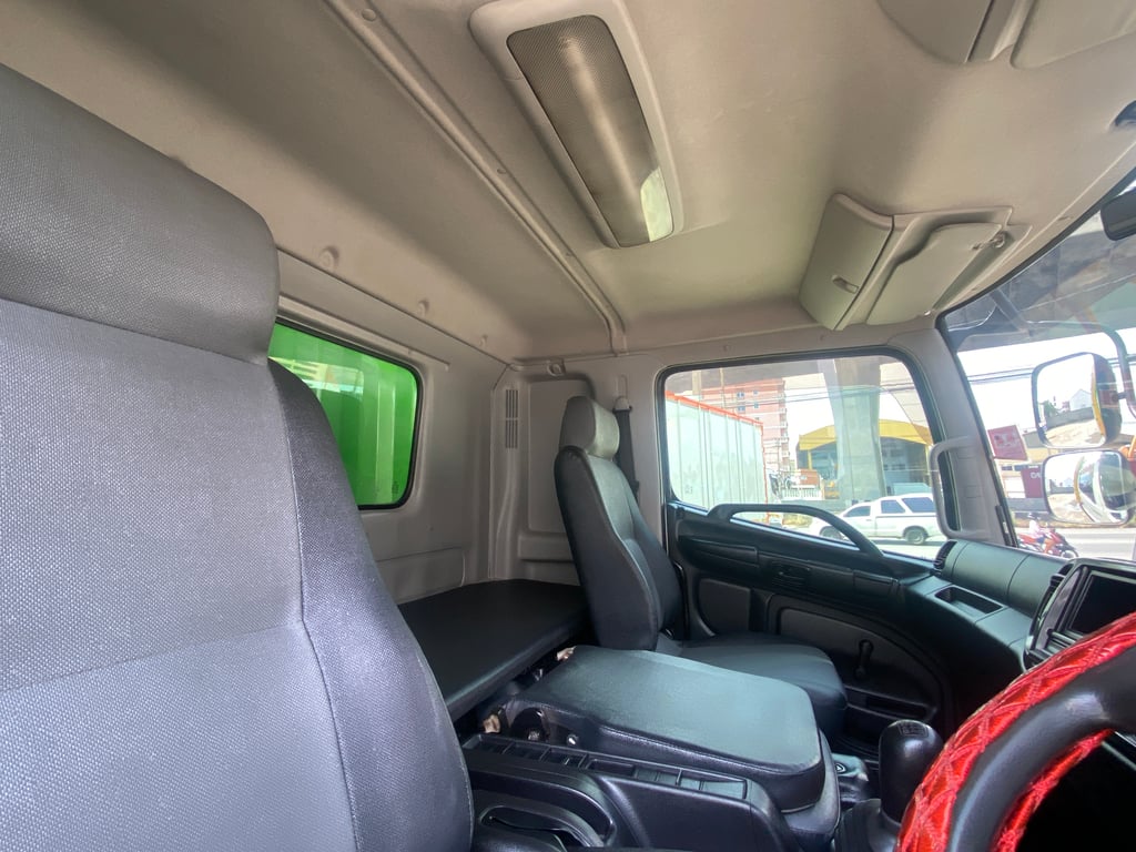 HINO FG 212แรงม้า รถบรรทุก 6ล้อ ตู้แห้ง ปี2013
