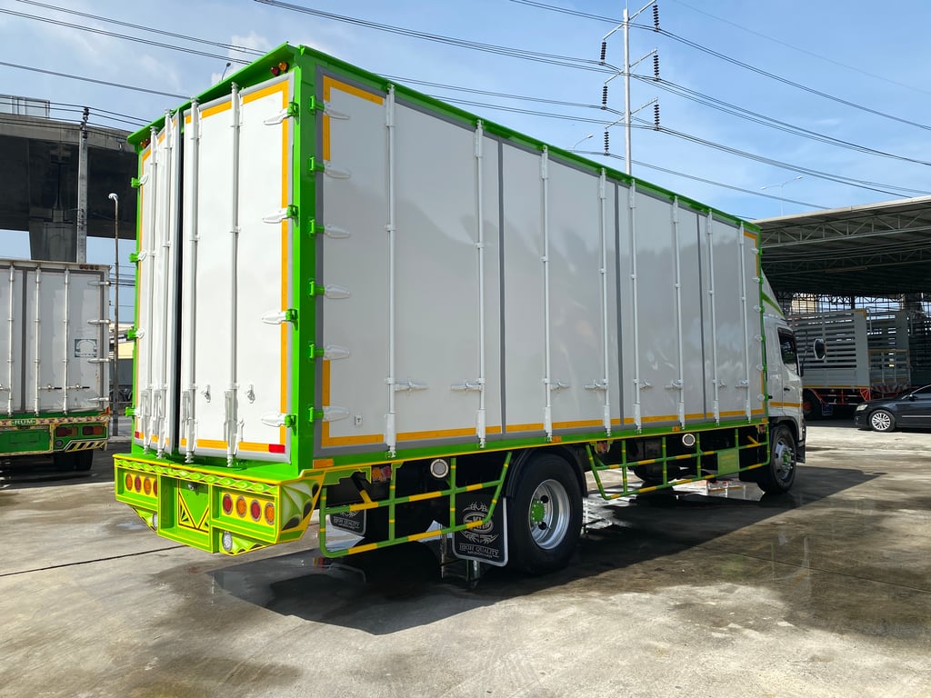 HINO FG 212แรงม้า รถบรรทุก 6ล้อ ตู้แห้ง ปี2013