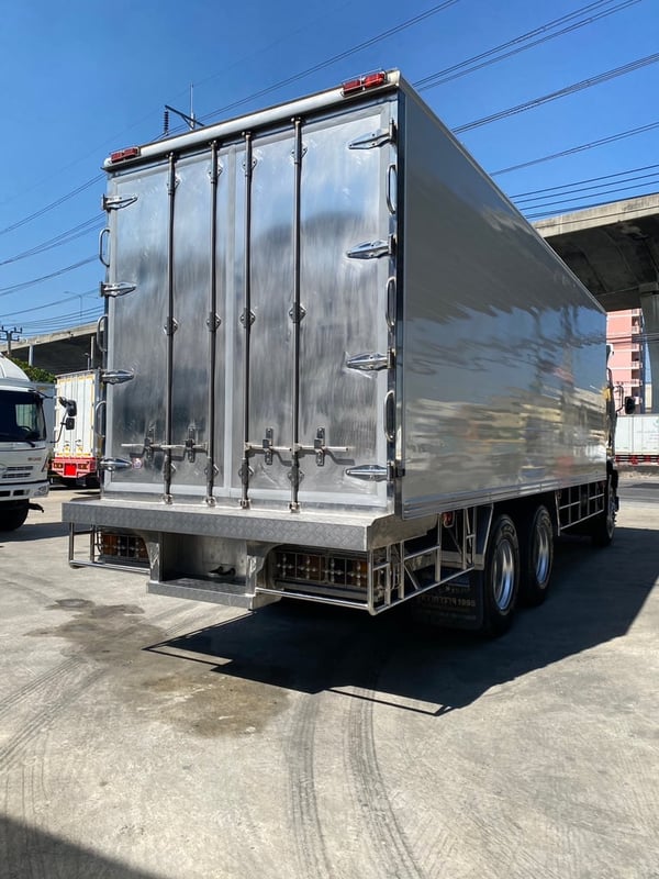 ISUZU FVM 240แรงม้า รถบรรทุก 10ล้อ ตู้เย็น ปี2017