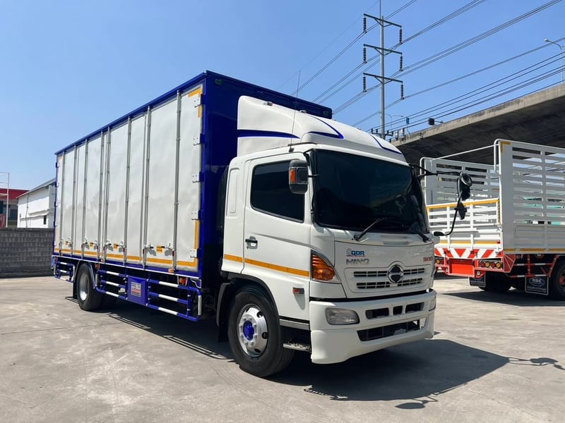 HINO FG 212แรงม้า รถบรรทุก 6ล้อ ตู้แห้ง ปี2013
