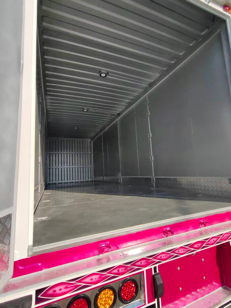 HINO FG 240แรงม้า รถบรรทุก 6ล้อ ตู้แห้ง ปี2018