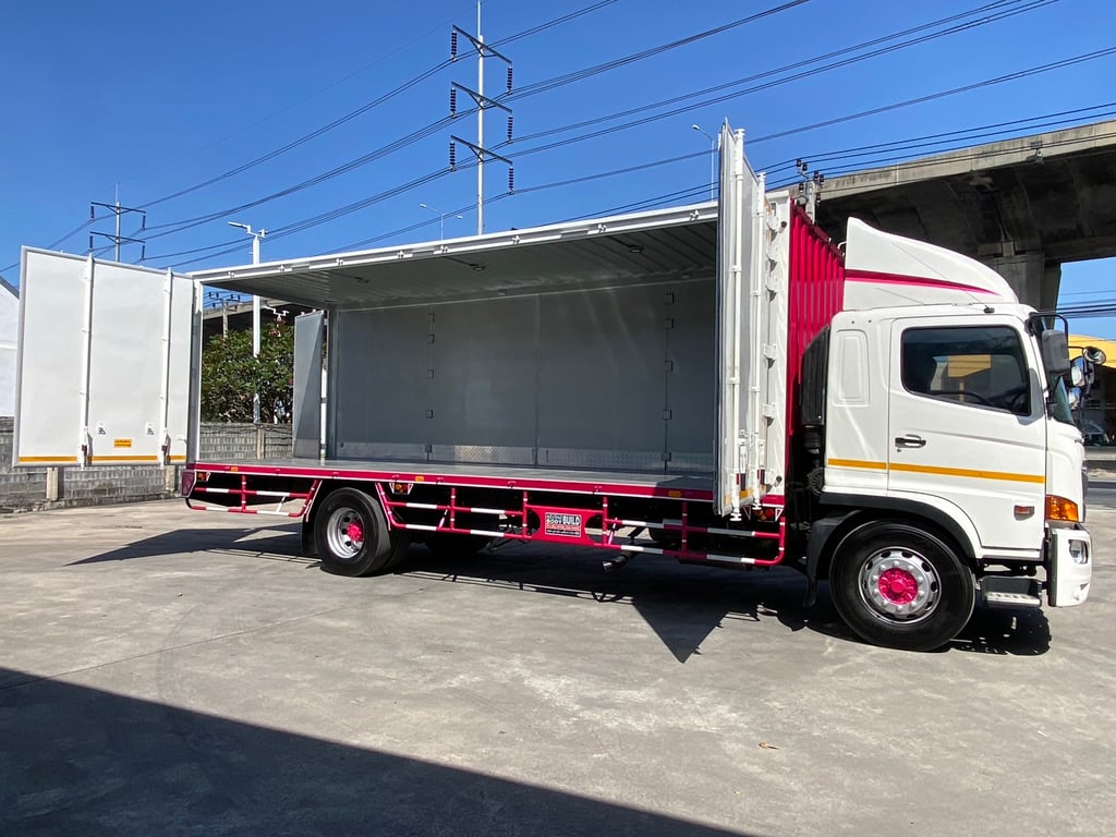 HINO FG 240แรงม้า รถบรรทุก 6ล้อ ตู้แห้ง ปี2018 HINO FG 240แรงม้า รถบรรทุก 6ล้อ ตู้แห้ง ปี2018