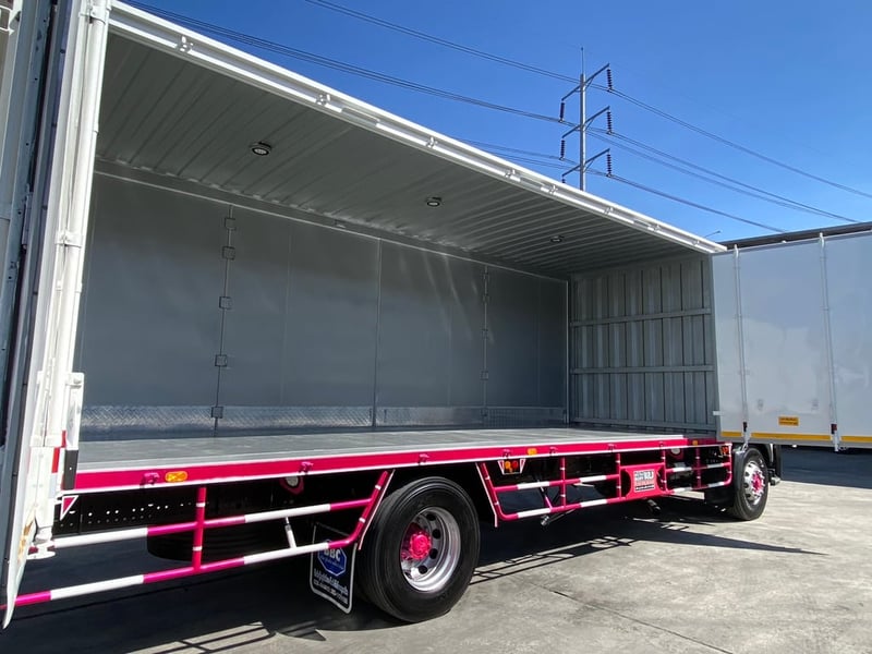 HINO FG 240แรงม้า รถบรรทุก 6ล้อ ตู้แห้ง ปี2018