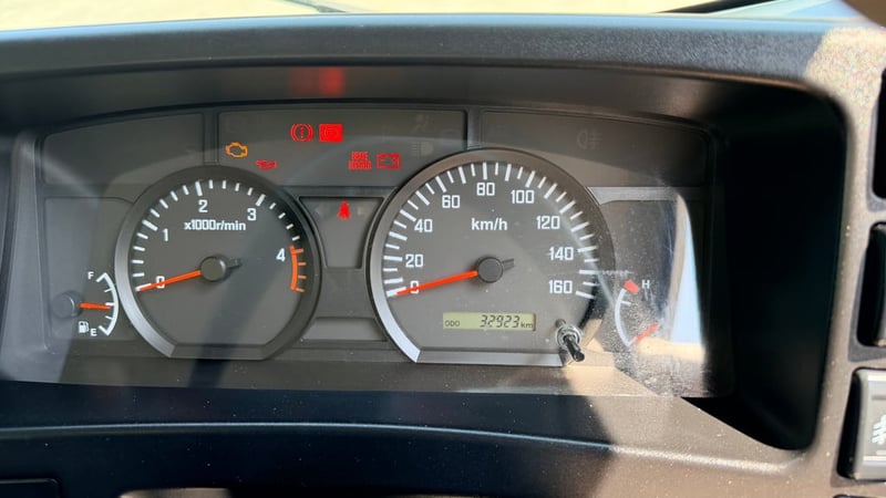 ISUZU NMR 130แรงม้า รถบรรทุก 6ล้อ ดั้มพ์ ไมล์32,xxx กม.