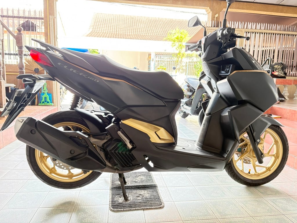 Click160i ABS โฉม2024 ไม่ล้ม ไม่ชน ไม่จมน้ำ เครื่องดี ศูนย์ดี เอกสารครบ จัดส่งได้ทั่วไทย มีเก็บปลายทาง วิ่ง8000 กลางปี67