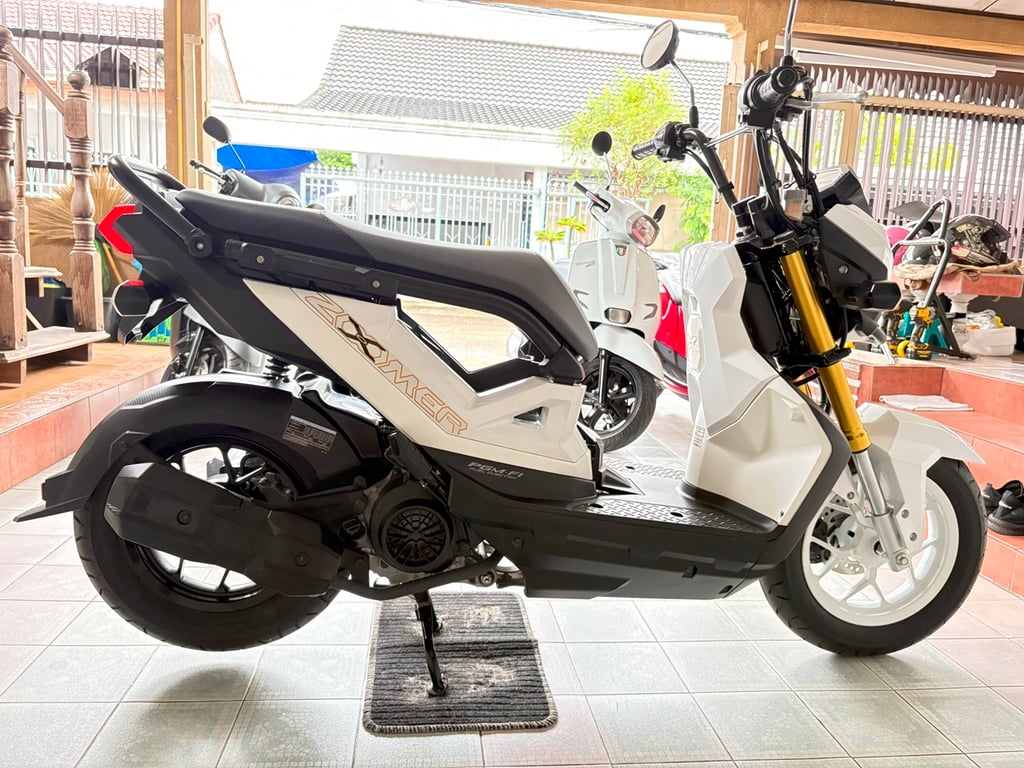 Zoomer-x สมุดคู่มือครบ รถสภาพเดิม ใช้งานน้อย ไม่ล้ม ไม่ชน เครื่องเดิมแน่นๆ ชุดสีสวย เอกสารครบ วิ่ง1000 กลางปี66