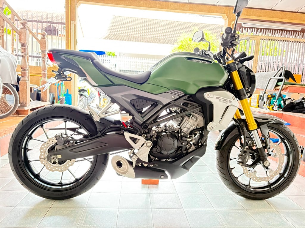 CB150R รถมือเดียว สมุดคู่มือครบ เจ้าของดูแลดี สภาพใสกริ๊บ ชุดสีสวย เครื่องเดิม  วิ่ง8000 กลางปี68
