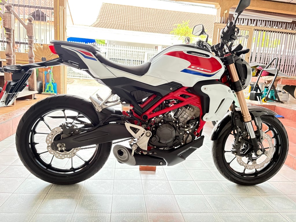 CB150R ABS โฉม2023 รถบ้านฝากขาย เอกสารครบ สภาพเดิมศูนย์ ชุดสีสวย จัดส่งได้ทั่วไทย มีเก็บปลายทาง วิ่ง8000 ปี67