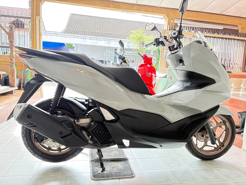 PCX160 ABS โฉม2023 ผ่อนได้ ไม่ต้องค้ำ มีประกัน มีเก็บปลายทาง เอกสารครบ สภาพใสกริ๊บ เครื่องเดิม ศูนย์ดี วิ่ง6000 ปลายปี66