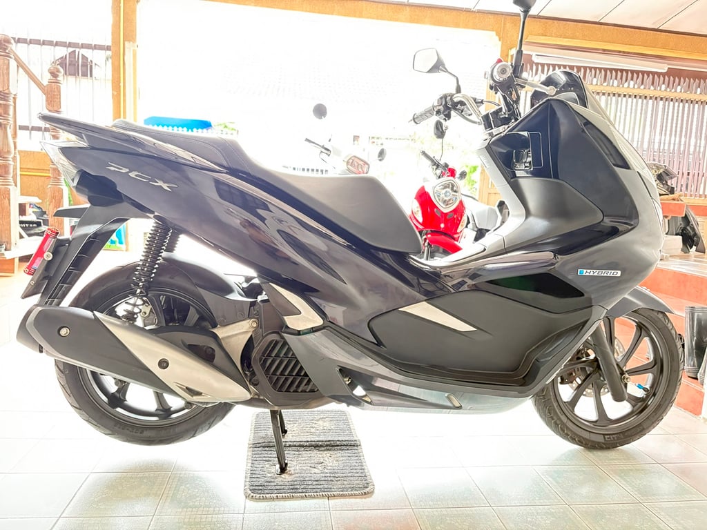 PCX150 Hybrid รถมือเดียว เจ้าของดูแลดี สภาพใสกริ๊บ ชุดสีสวย เครื่องเดิม เอกสารครบ วิ่ง9000 กลางปี62