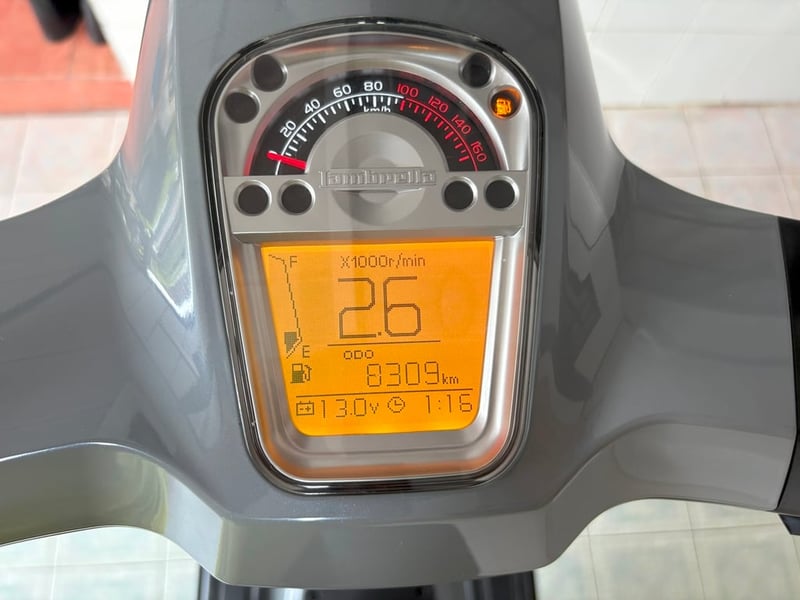 V200 GP สีเดิมโรงงาน ถังสวยไม่บุบ สภาพพร้อมขับ รถมือเดียว ใช้งานน้อย เครื่องดี ศูนย์ดี วิ่ง8000 ปี66