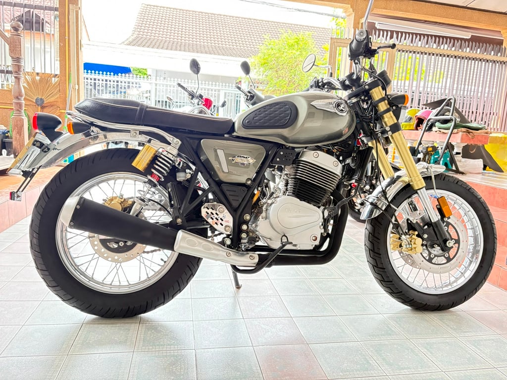 Legend250 TwinIII ไมล์แท้ สีเดิมบางๆ ถังสวยไม่บุบ สภาพพร้อมใช้ รถมือเดียว มีรับประกัน เครื่องดี ศูนย์ดี วิ่ง6000 ปลายปี67