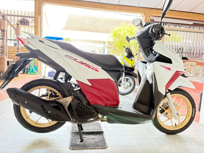 Click125i สต๊าดติด ขับได้ มีเล่ม รถบ้านแท้ เจ้าของฝากขาย เอกสารครบ สภาพพร้อมใช้ เครื่องดี ศูนย์ดี ชุดสีสวย วิ่ง10000 ปี61