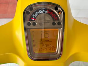 V200 GP เอกสารครบ สีเดิมบางๆ ตัวถังไม่มีสนิม สภาพพร้อมใช้ จัดส่งได้ มีเก็บปลายทาง ผ่อนได้ทั่วไทย วิ่ง9000 ปลายปี64