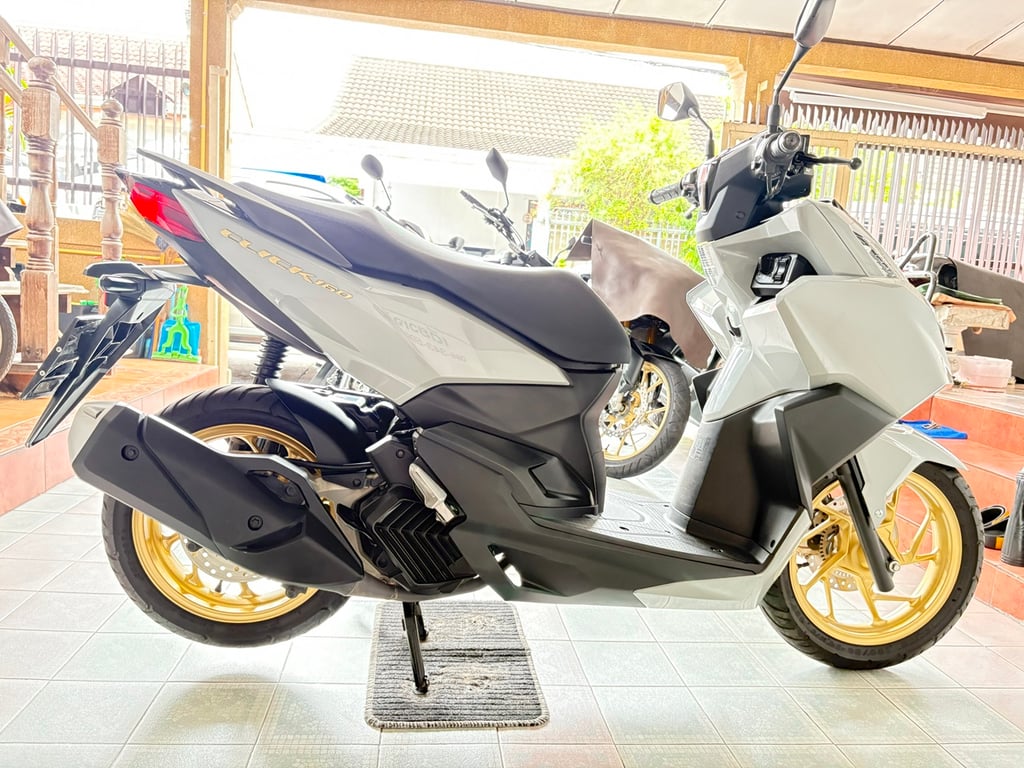 Click160i ABS โฉม2024 สภาพเดิมศูนย์ ไม่ล้ม ไม่ชน เครื่องเดิมแห้งๆ เอกสารครบ จัดส่งได้ วิ่ง9000 ปี67